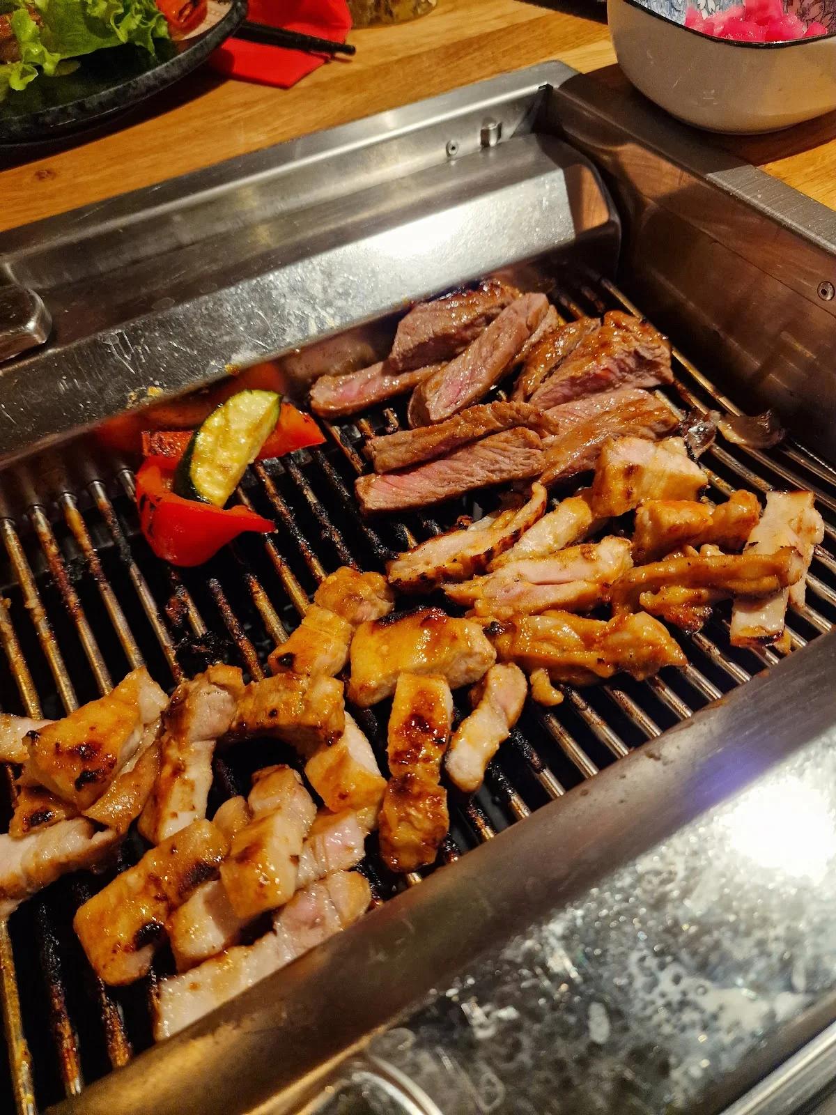 Grillplatte am Tisch