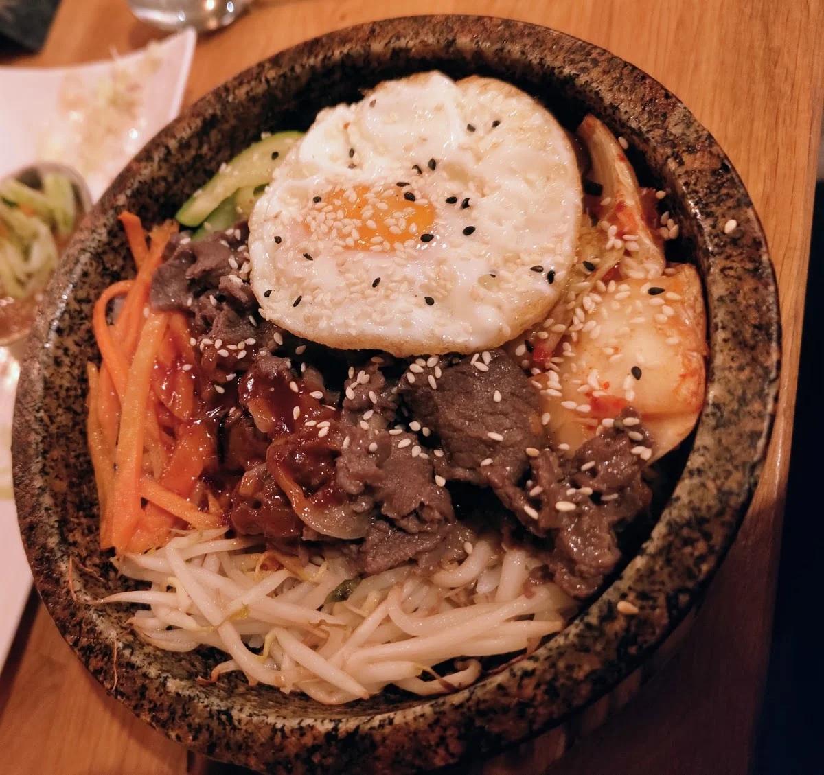 Bibimbap im heißen Stein