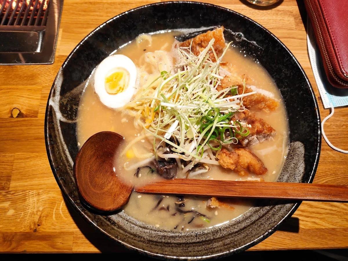 KB Shoyu Ramen mit mariniertem Ei und Porree